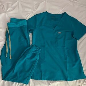 Figs Vibrant Blue Scrub Set